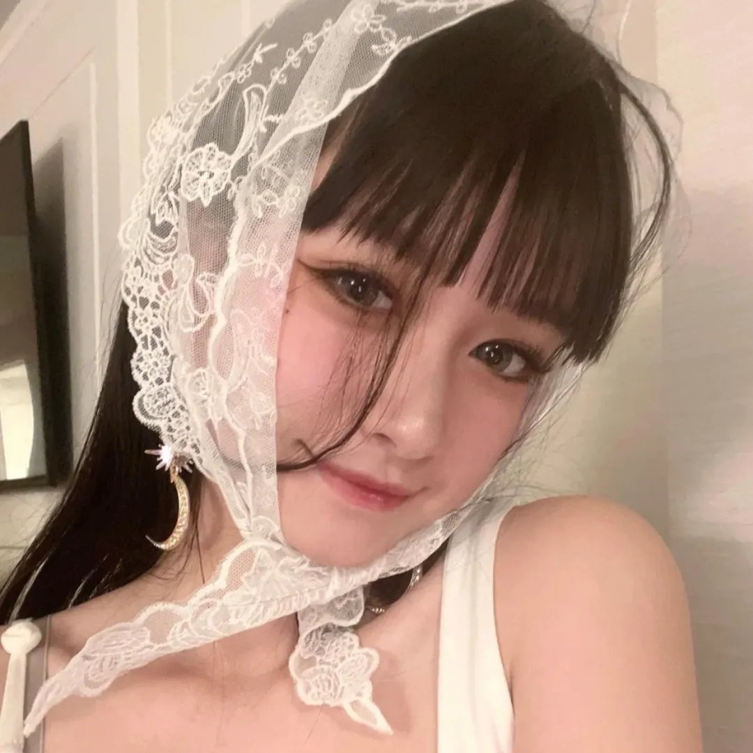 照片中的女孩